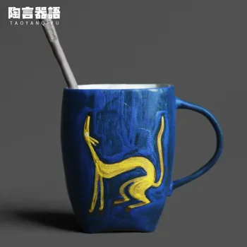 Ръчно рисувани и цветна чашка кафе Klein Blue с анимационни куче с керамична лъжица, Лична калиграфия, офис млечни марка, чаша за вода