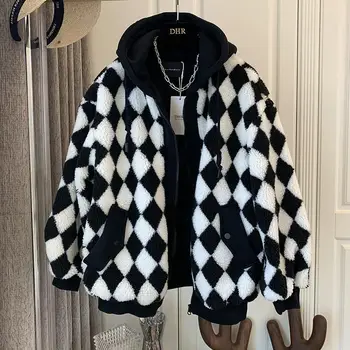 Зимата ново топлото ретро-палта от овча вълна в шахматна дъска модел на жената е индивидуално улично ежедневното палто с качулка, без фалшива дамско яке от две части, палто