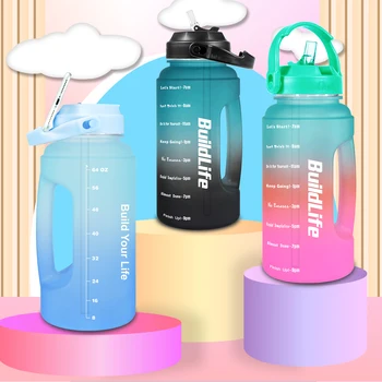 Бутилка за Вода QuiFit обем 2,2 литра с Соломинкой и маркер за Време, Не Съдържа BPA, Запечатани Мотивационни Бутилка за Пиене с Дръжка за Фитнес